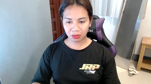 Snapshot of ur_cutiesthotasianxx chatting on 01/10/25, 08:51 Vee online show from 01/10/25, 08:51