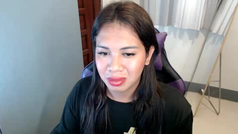 Snapshot of ur_cutiesthotasianxx chatting on 01/11/25, 06:03 Vee online show from 01/11/25, 06:03