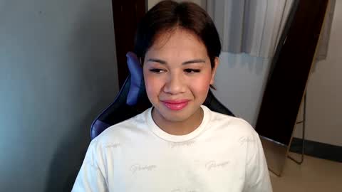 Snapshot of ur_cutiesthotasianxx chatting on 01/13/25, 03:12 Vee online show from 01/13/25, 03:12