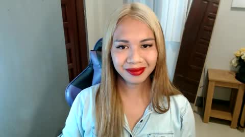 Snapshot of ur_cutiesthotasianxx chatting on 01/22/25, 02:56 Vee online show from 01/22/25, 02:56