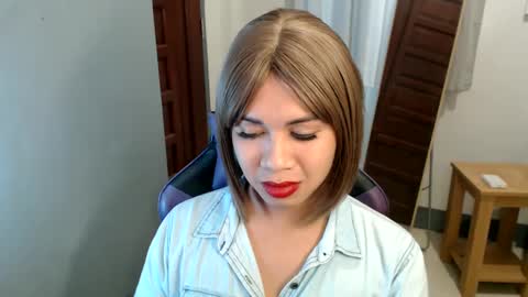 Snapshot of ur_cutiesthotasianxx chatting on 01/23/25, 11:15 Vee online show from 01/23/25, 11:15