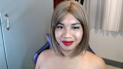 Snapshot of ur_cutiesthotasianxx chatting on 01/30/25, 09:04 Vee online show from 01/30/25, 09:04