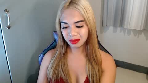 Snapshot of ur_cutiesthotasianxx chatting on 01/31/25, 12:51 Vee online show from 01/31/25, 12:51