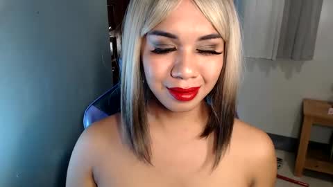 Snapshot of ur_cutiesthotasianxx chatting on 02/01/25, 09:00 Vee online show from 02/01/25, 09:00