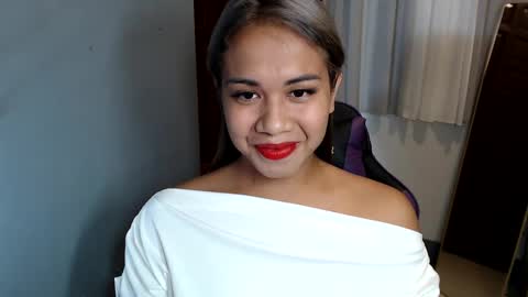 Snapshot of ur_cutiesthotasianxx chatting on 02/02/25, 03:39 Vee online show from 02/02/25, 03:39