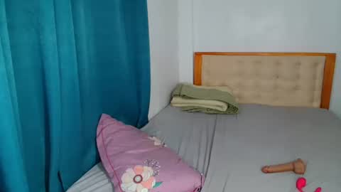 Snapshot of ur_cutiesthotasianxx chatting on 10/01/25, 08:59 Vee online show from 10/01/25, 08:59