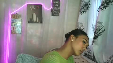 ur_dazzlingmorenaxx online show from 04/14/26, 02:50