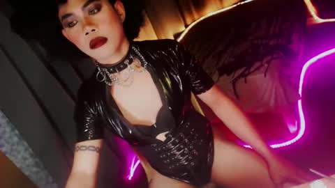 Snapshot of ur_dominatrix chatting on 11/30/25, 05:11 MISS ANNA online show from 11/30/25, 05:11