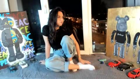 Snapshot of ur_emellly chatting on 09/27/25, 04:56 Hello my name is Emilly online show from 09/27/25, 04:56