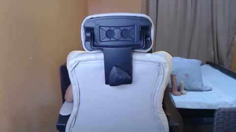 Snapshot of ur_petitejaya chatting on 11/27/25, 11:51 ur_petitejaya online show from 11/27/25, 11:51