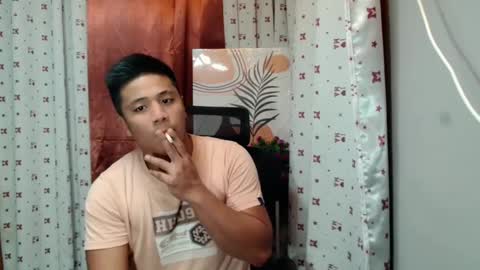 Snapshot of ur_pinoydave chatting on 02/12/25, 12:27 Dave online show from 02/12/25, 12:27
