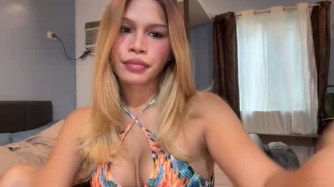 Snapshot of ur_secret_lover9 chatting on 11/07/25, 09:09 BARBIE- DONT FORGET TO FOLLOW ME AND GIVE ME THUMBS UP online show from 11/07/25, 09:09