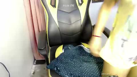 ur_small_girl online show from 11/06/25, 03:35