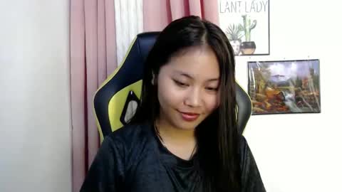 ur_small_girl online show from 11/15/25, 01:51