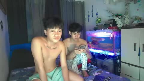 Snapshot of ur_younngtwinkxxx chatting on 05/11/26, 04:29 Ken online show from 05/11/26, 04:29