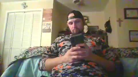 Snapshot of ur_zaddy4now chatting on 02/13/25, 05:26 ur_zaddy4now online show from 02/13/25, 05:26
