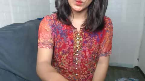 Snapshot of urasian_dreamgirl69 chatting on 11/12/25, 11:58 bela online show from 11/12/25, 11:58