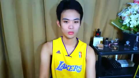 urasiancumboix2 online show from 11/18/25, 12:05