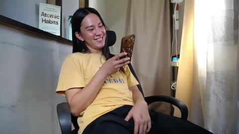 Snapshot of urasiantserika chatting on 12/20/24, 03:25 Erika online show from 12/20/24, 03:25