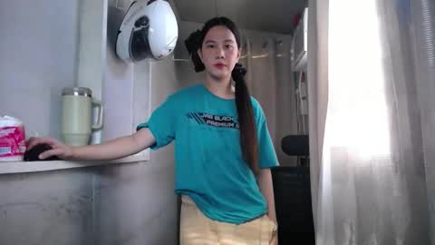 Snapshot of urasiantserika chatting on 10/24/25, 06:43 Erika online show from 10/24/25, 06:43