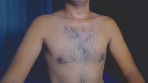 Snapshot of urasianversahunkxx chatting on 12/23/24, 11:28 johnzen online show from 12/23/24, 11:28