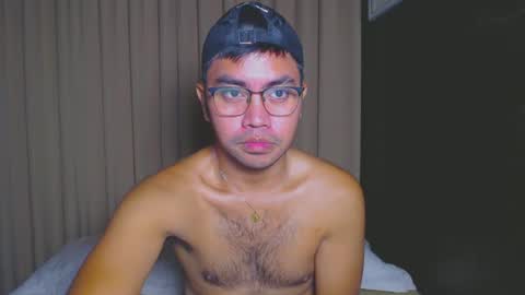 Snapshot of urasianversahunkxx chatting on 01/04/25, 02:14 johnzen online show from 01/04/25, 02:14