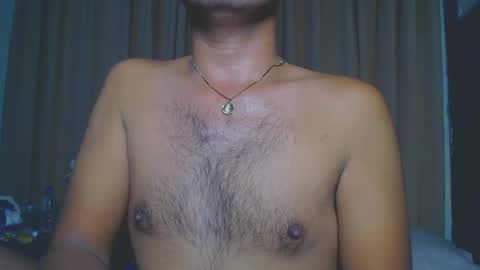 Snapshot of urasianversahunkxx chatting on 01/16/25, 03:24 johnzen online show from 01/16/25, 03:24