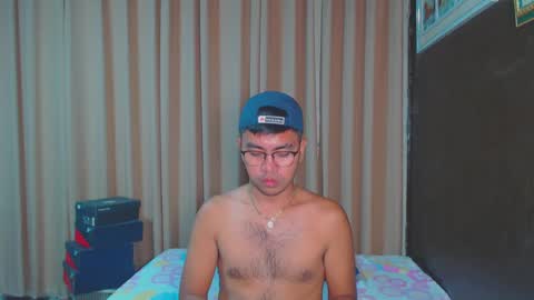 Snapshot of urasianversahunkxx chatting on 02/02/25, 02:02 johnzen online show from 02/02/25, 02:02