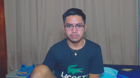 Snapshot of urasianversahunkxx chatting on 02/27/25, 08:39 johnzen online show from 02/27/25, 08:39