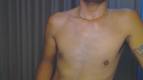 Snapshot of urasianversahunkxx chatting on 10/05/25, 11:13 johnzen online show from 10/05/25, 11:13