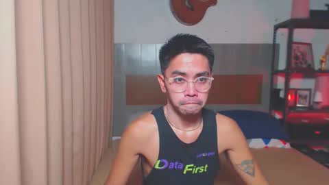 Snapshot of urasianversahunkxx chatting on 11/06/25, 10:49 johnzen online show from 11/06/25, 10:49