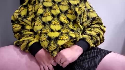 Snapshot of urbigfun chatting on 12/24/24, 11:00 YBF online show from 12/24/24, 11:00