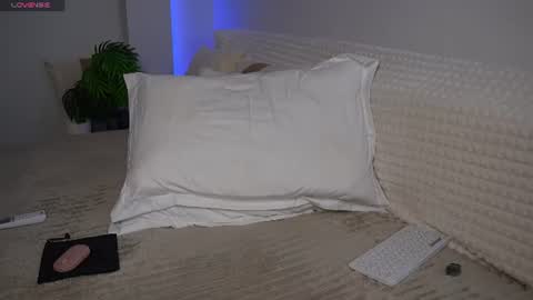Snapshot of urblonde001 chatting on 07/02/26, 03:23 Ksenia Pterson online show from 07/02/26, 03:23