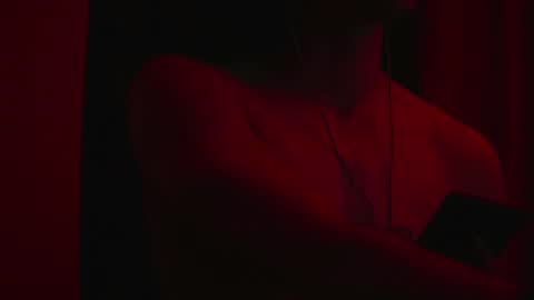 urboytoy_512 online show from 02/04/25, 12:55