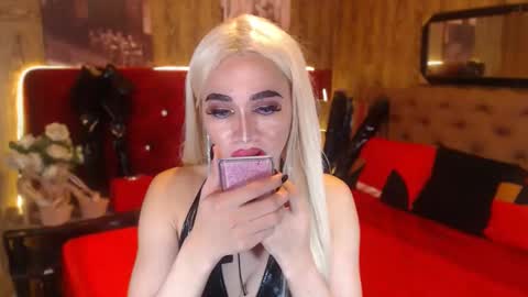 Snapshot of urcumgirlasiants chatting on 01/12/25, 01:27 KENDALL online show from 01/12/25, 01:27