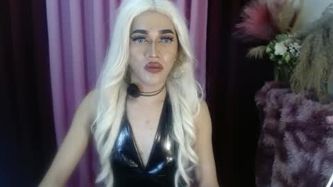 Snapshot of urcumgirlasiants chatting on 09/16/25, 05:14 KENDALL online show from 09/16/25, 05:14