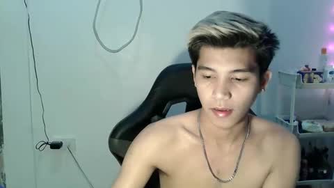 Snapshot of urcutefucking_asianboy chatting on 10/28/25, 12:41 ASIANBBYBOY online show from 10/28/25, 12:41