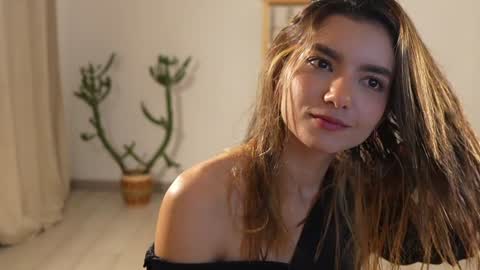 Linda Restrepo online show from 12/21/24, 11:02