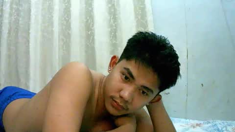 Snapshot of urcutie_asianboy chatting on 11/23/25, 11:32 KEN online show from 11/23/25, 11:32