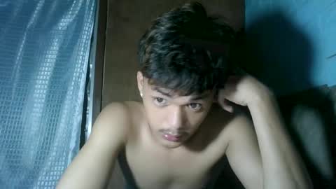 Snapshot of urcutienel chatting on 12/17/25, 04:02 urcutienel online show from 12/17/25, 04:02