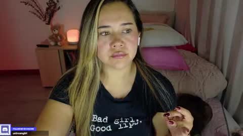 Snapshot of urdreamgiirl chatting on 06/21/26, 02:36 Mia Miller online show from 06/21/26, 02:36