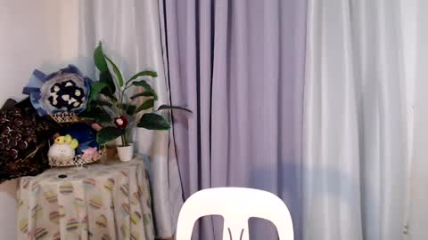 Trixie online show from 02/08/25, 03:53