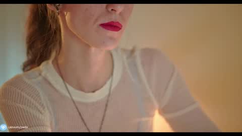 Snapshot of urfavflwers chatting on 01/12/25, 07:42 Aleksandra online show from 01/12/25, 07:42