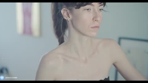 Snapshot of urfavflwers chatting on 01/14/25, 11:10 Aleksandra online show from 01/14/25, 11:10