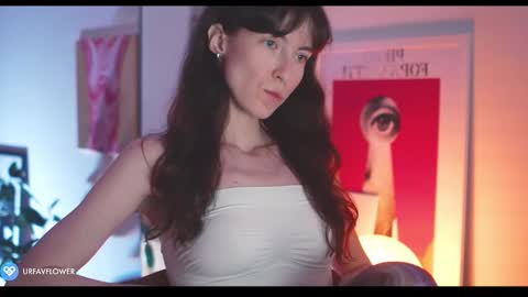 Snapshot of urfavflwers chatting on 02/03/25, 08:03 Aleksandra online show from 02/03/25, 08:03