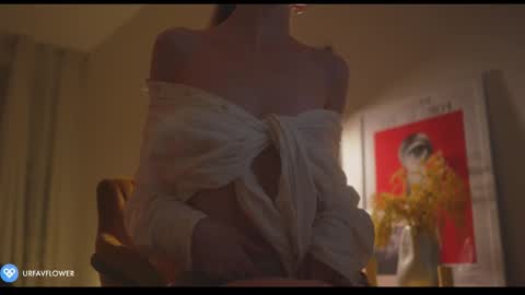 Snapshot of urfavflwers chatting on 03/07/25, 10:10 Aleksandra online show from 03/07/25, 10:10