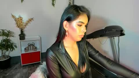 Angela Cullens online show from 01/05/25, 02:41