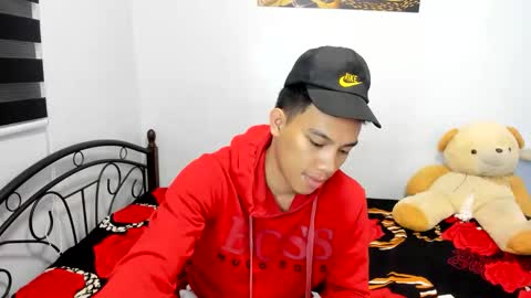 urfucker_vinz online show from 04/15/26, 12:56