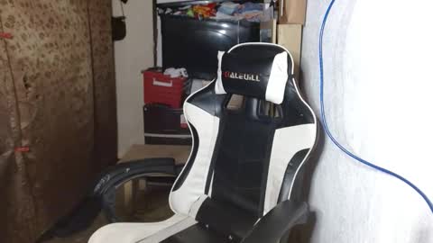 urfynestasian online show from 10/27/25, 01:37