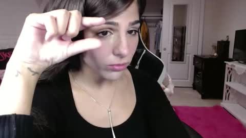 Snapshot of urgoddessmarla chatting on 11/25/25, 04:12 Goddess Marla online show from 11/25/25, 04:12